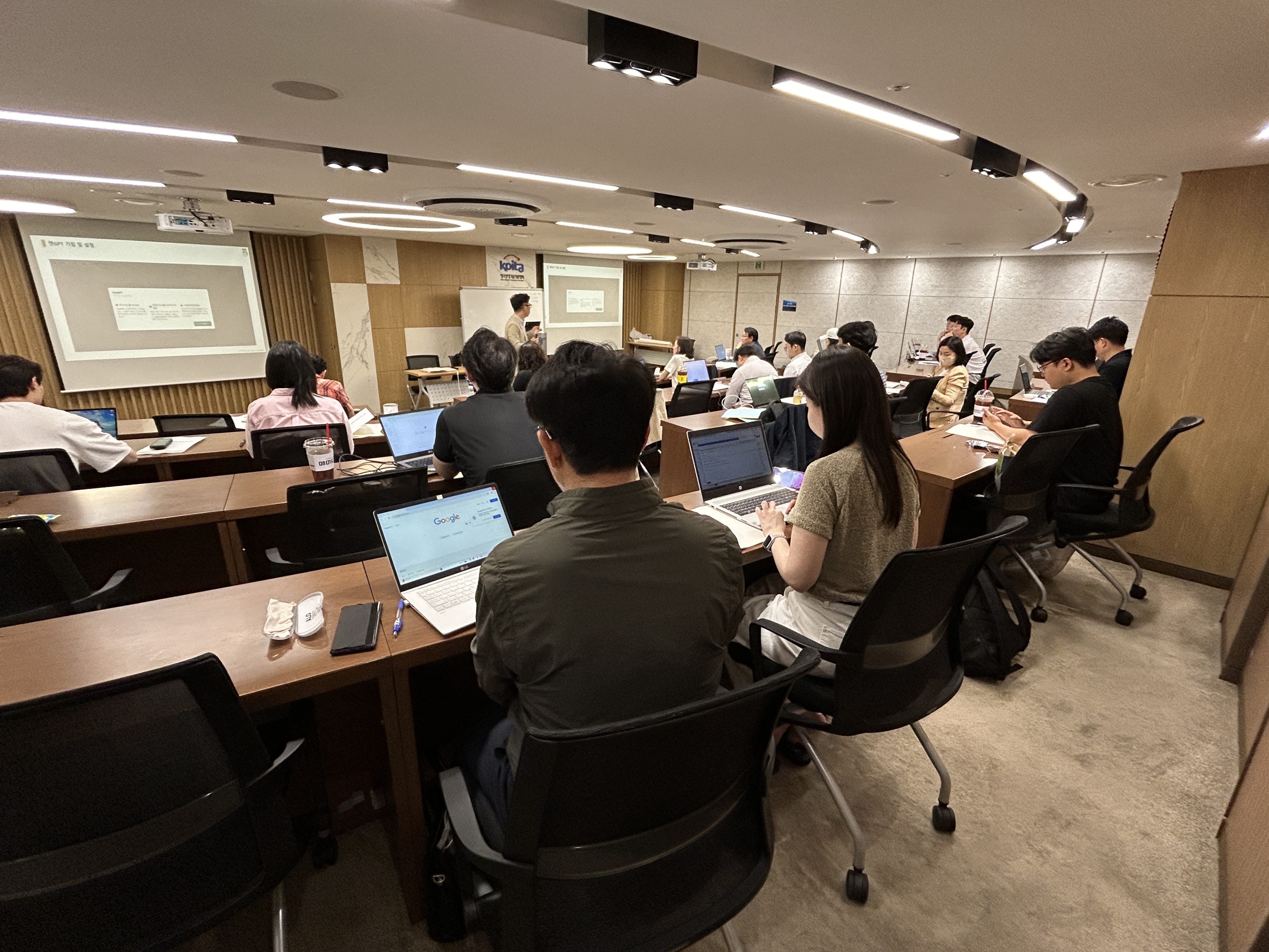 챗GPT를 활용한 실무능력 향상 과정